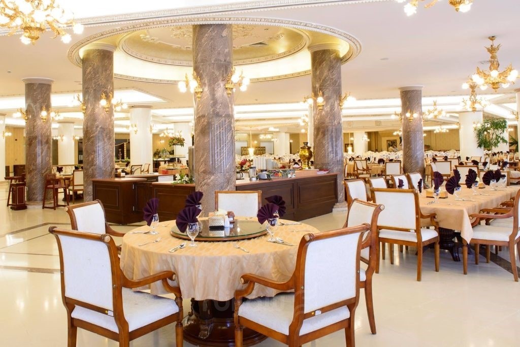 رستوران ها و کافی شاپ های قصر طلایی مشهد