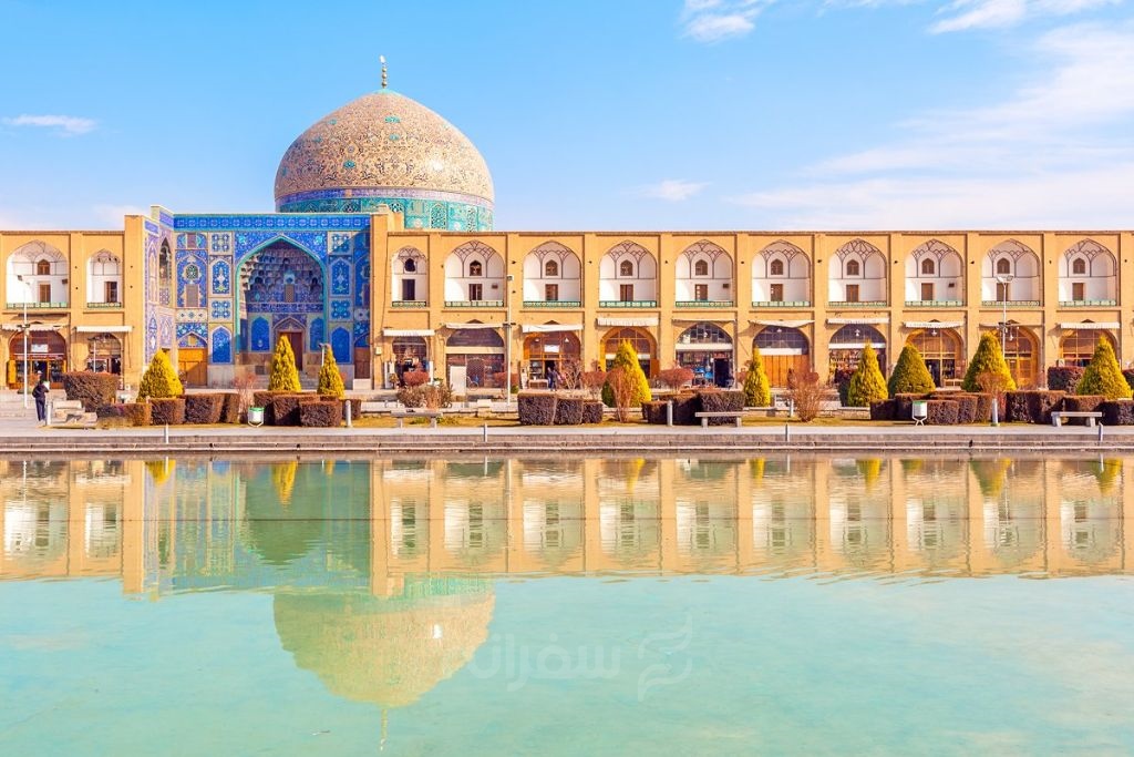 نمای مسجد شیخ لطف الله از میدان نقش جهان