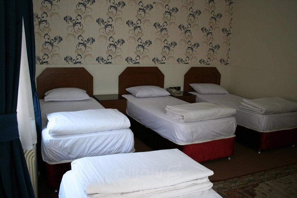 اتاق 3 تخته اکونومی هتل امیرکبیر کرج