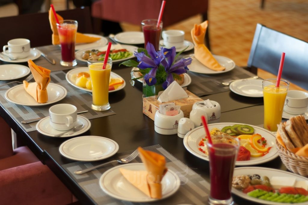 صبحانه هتل آزادی تهران