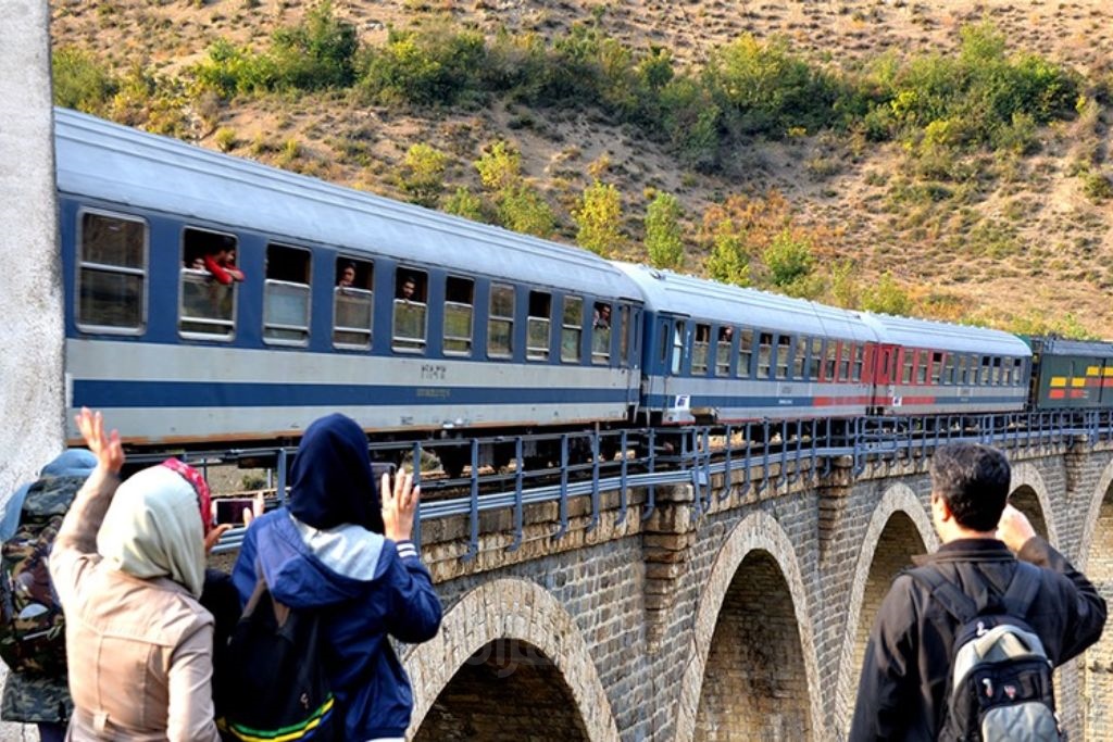 فاصله تهران تا رشت با قطار