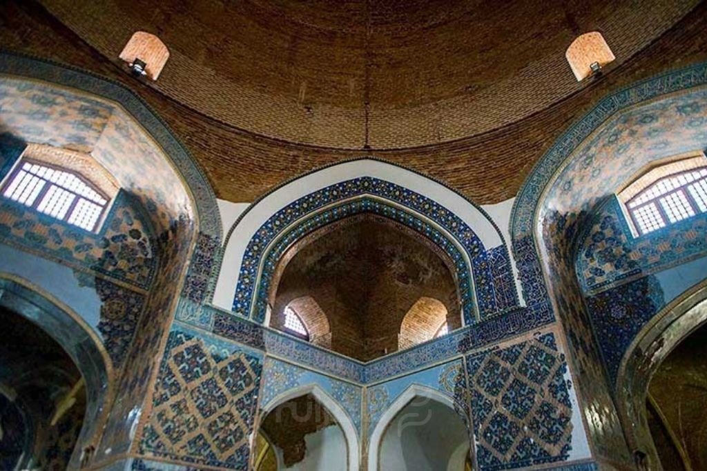 ستون های مسجد آبی تبریز