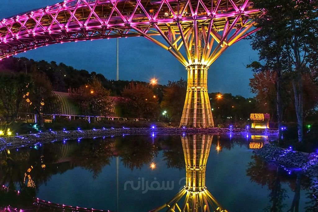 پل طبیعت در شب