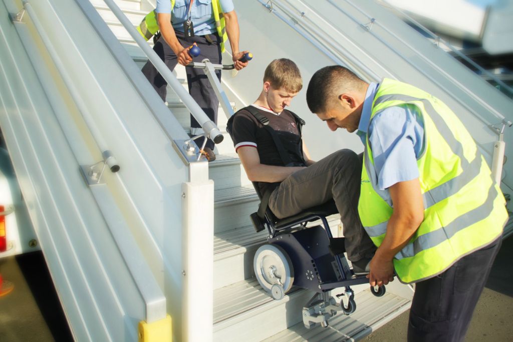 امکانات هواپیما برای افراد معلول