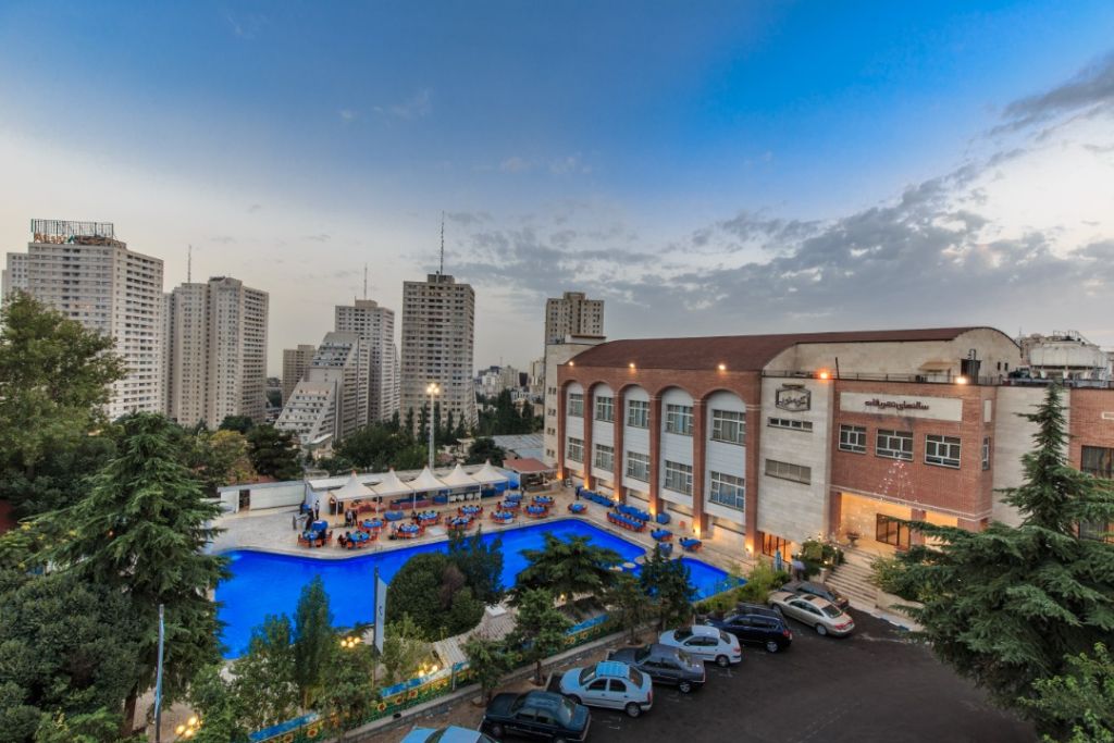 استخر روباز هتل اوین تهران