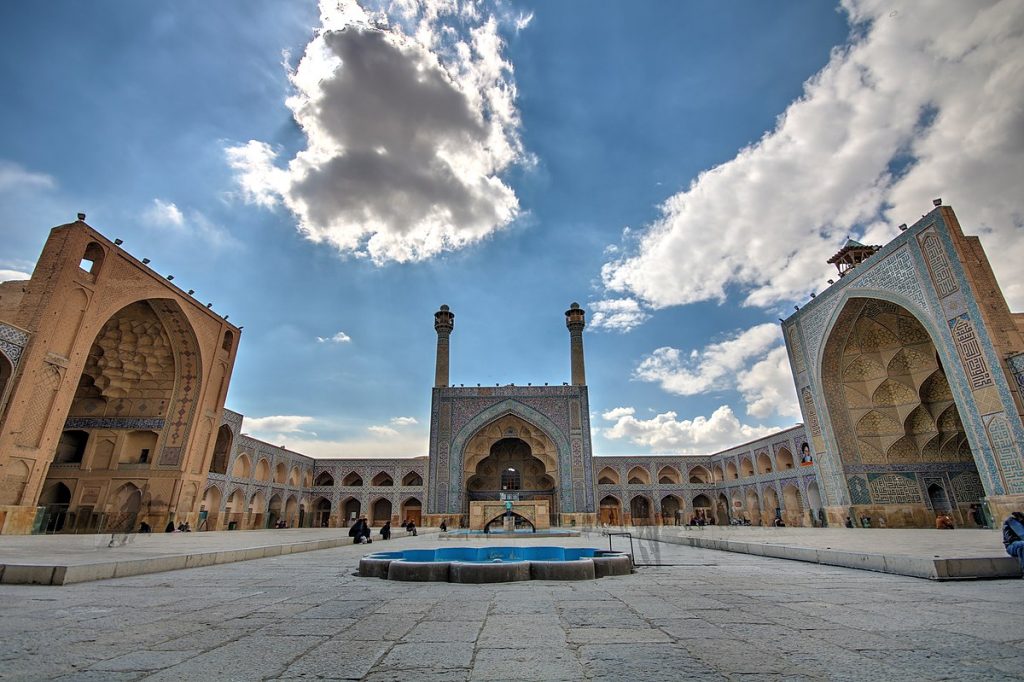 صحن مسجد جامع اصفهان