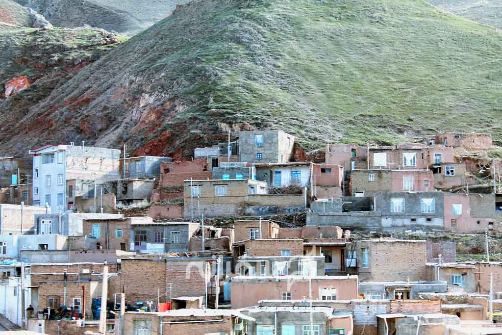 روستای زاویه، از روستاهای پلکانی ایران