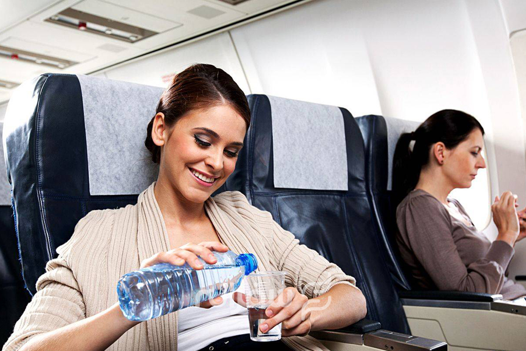 نوشیدن آب و کنترل ترس از هواپیما