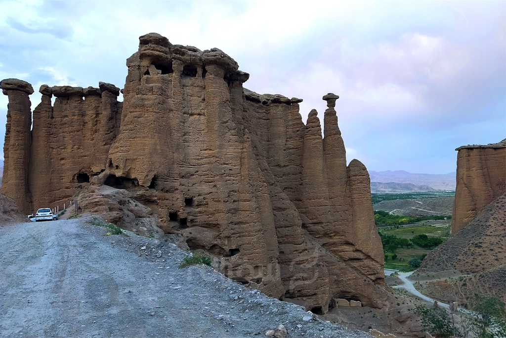 قلعه بهستان از جاذبه های زنجان