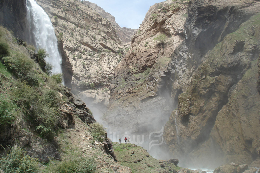 آبشار تنگ زندان از مهم ترین آبشارهای ایران