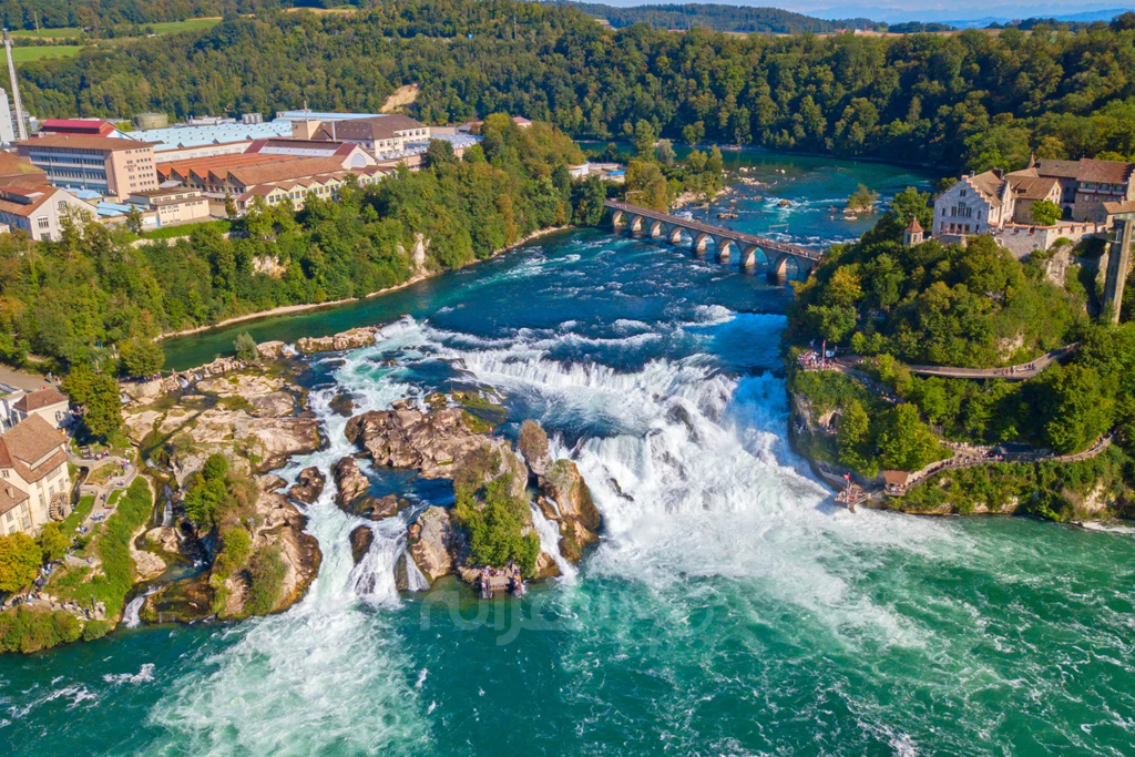 آبشار راین از جاهای دیدنی سوئیس