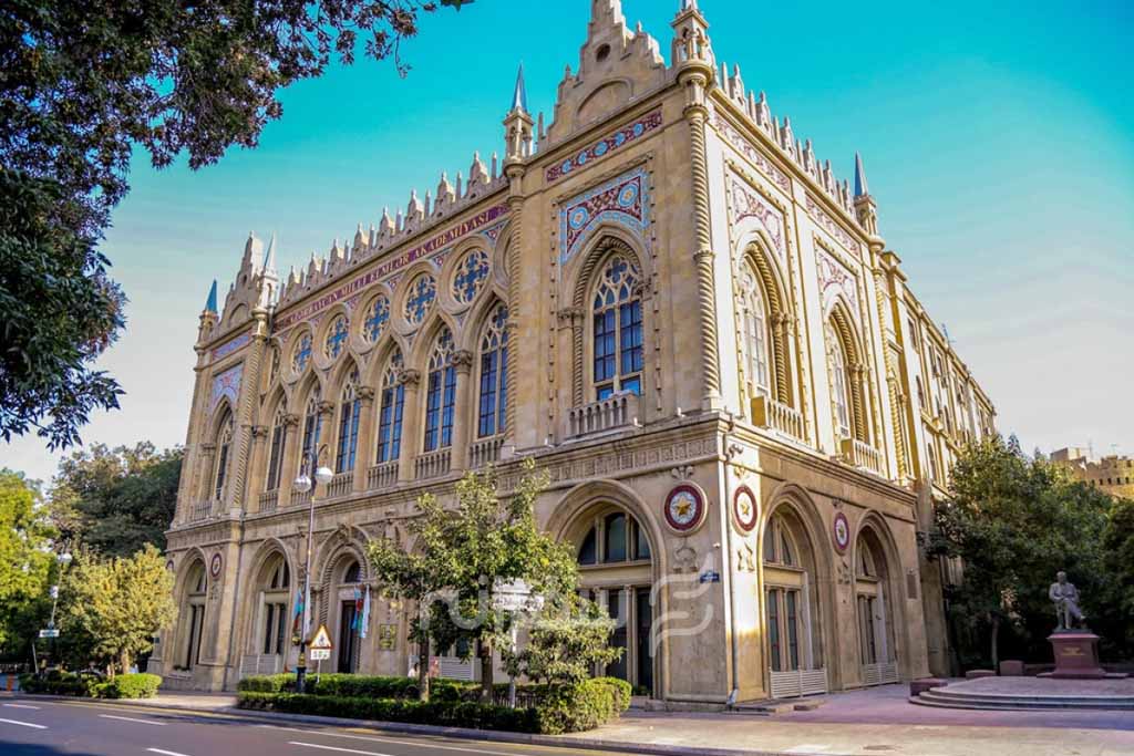 کاخ اسماعیلیه از جاهای دیدنی آذربایجان